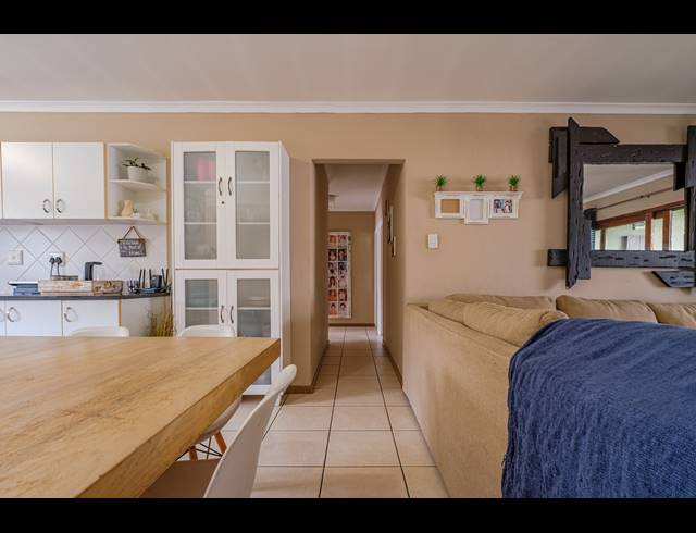 3 BEDROOM APARTMENT FOR SALE IN WAKENSHAW ESTATE